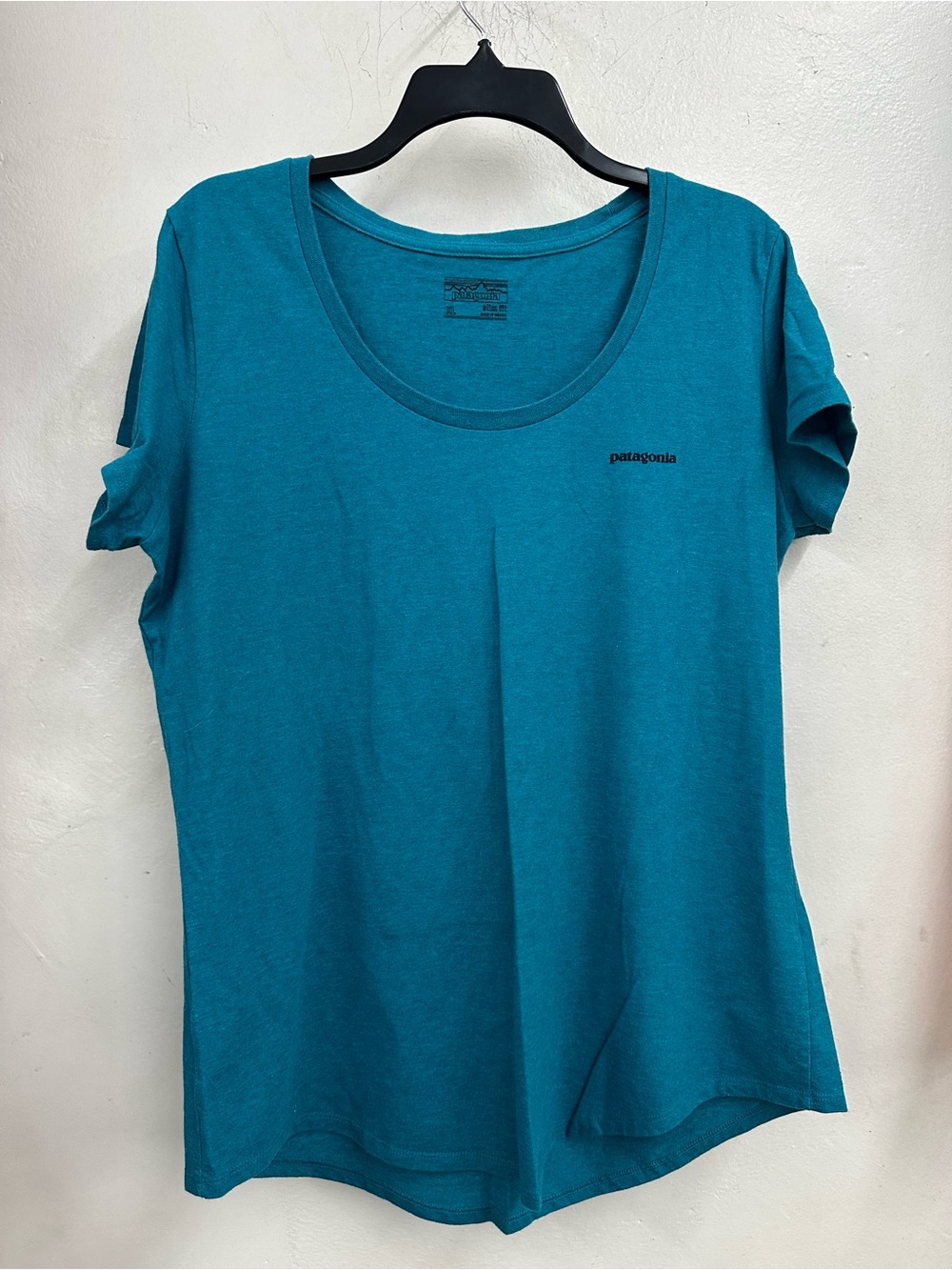 Patagonia Women’s Teal blue Scoop Neck Tee size xl slim fit